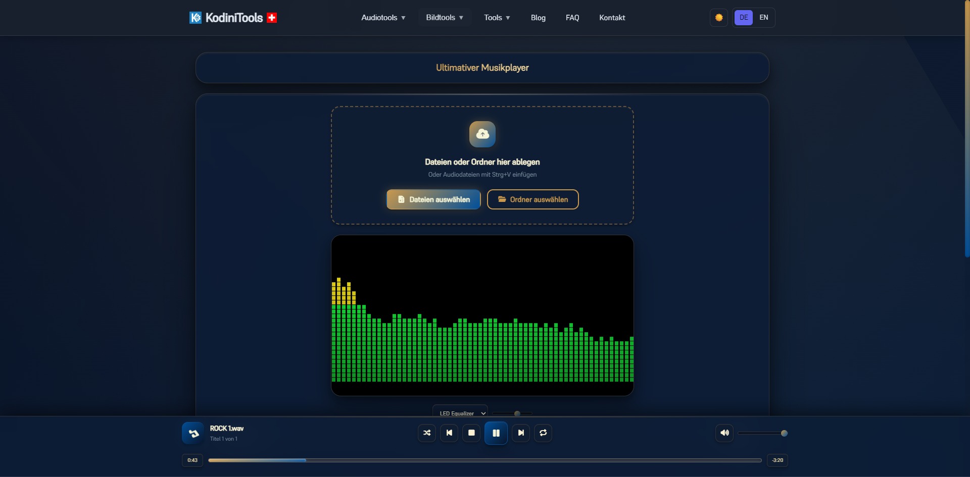 Screenshot des KodiniTools Ultimativen Musikplayers mit Ablagefläche für Dateien und Ordner, LED-Equalizer-Visualizer in Grün und Gelb sowie Player-Leiste mit Shuffle, Stopp, Pause, Repeat und Lautstärke